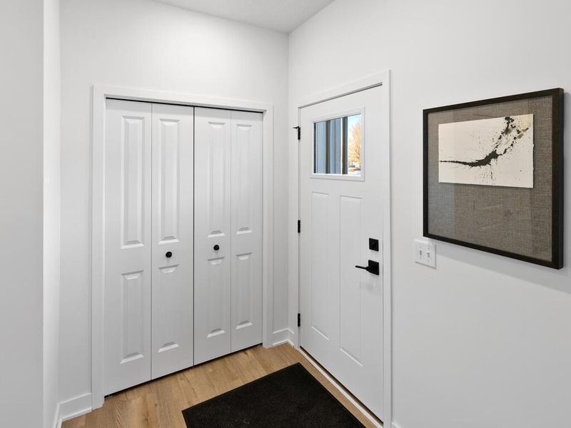 13731 Hollybrook Cir, Apple Valley, MN 55124