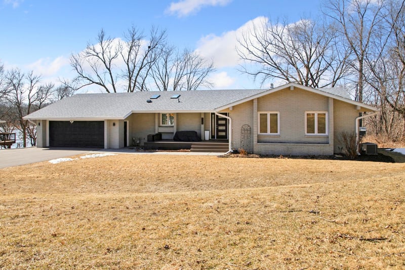 405 Reflection Rd, Apple Valley, MN 55124
