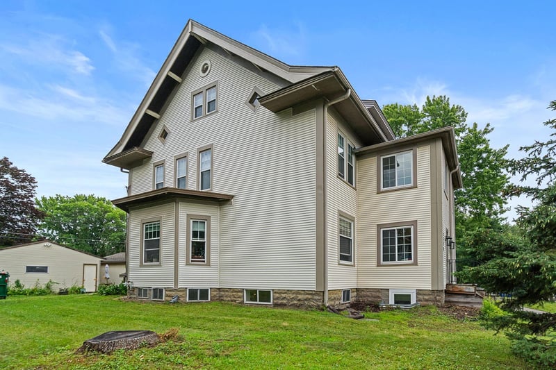 1125 Orange Ave E, Saint Paul, MN 55106