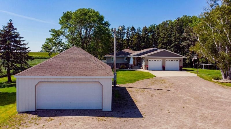 14286 15th Ave SW, Raymond, MN 56282