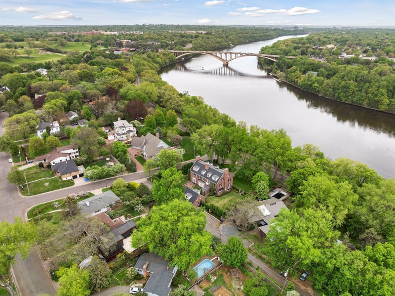 470 Mississippi River Blvd N, Saint Paul, MN 55104
