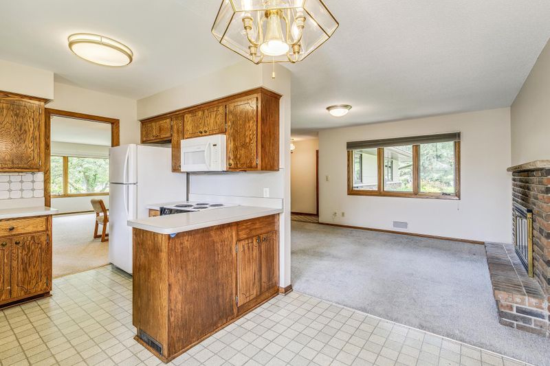1754 Maple Ln, Roseville, MN 55113