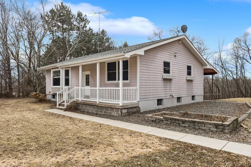 555 Central Ave S, Pease, MN 56363