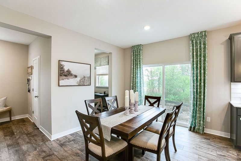 1488 Sophia Dr, Chaska, MN 55318
