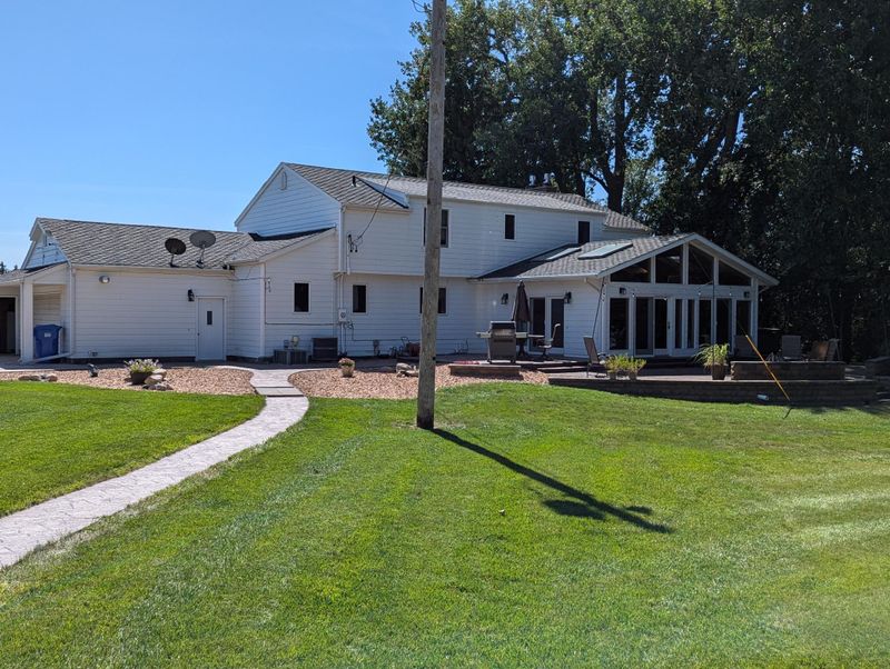 1010 5th St SW, Pipestone, MN 56164