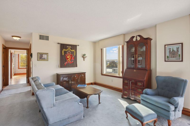1425 W 28th St #421, Minneapolis, MN 55408