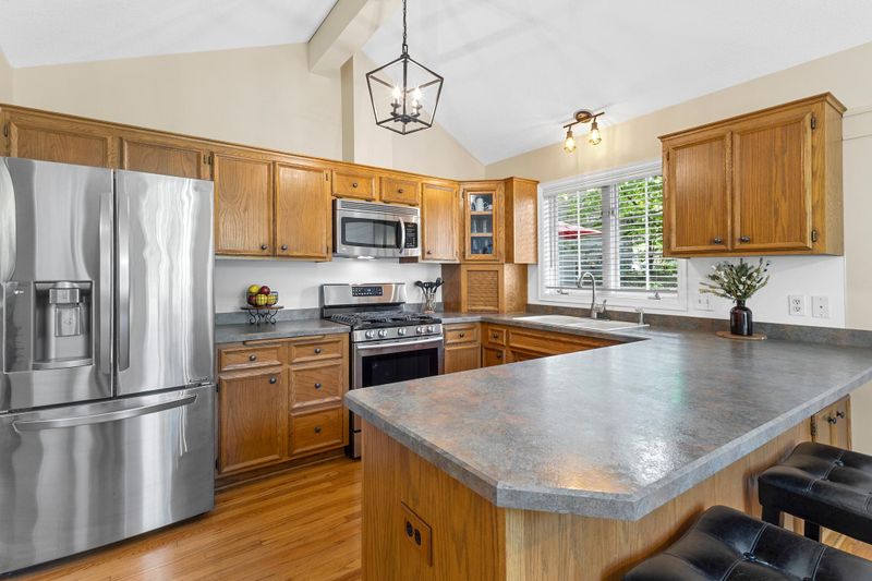 685 Stonewood Rd, Eagan, MN 55123
