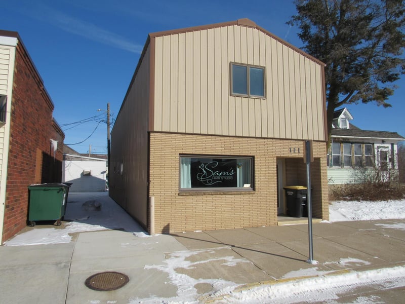 111 E 7th St, Blue Earth, MN 56013