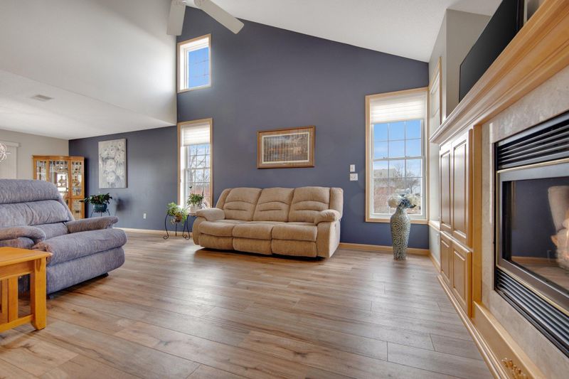106 Appleblossom Ln E, Shakopee, MN 55379