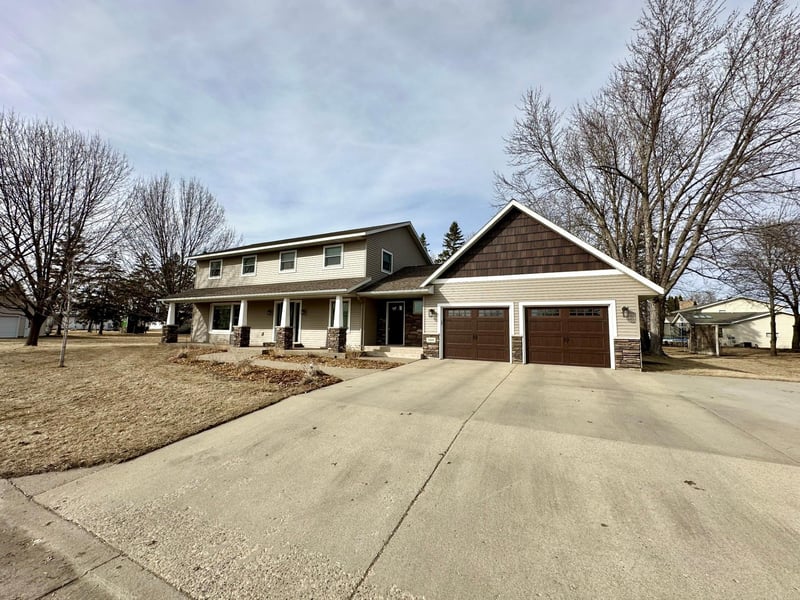 908 Lilac Dr, Sauk Centre, MN 56378