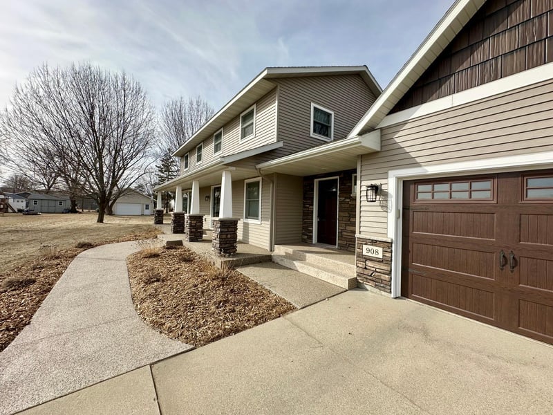 908 Lilac Dr, Sauk Centre, MN 56378