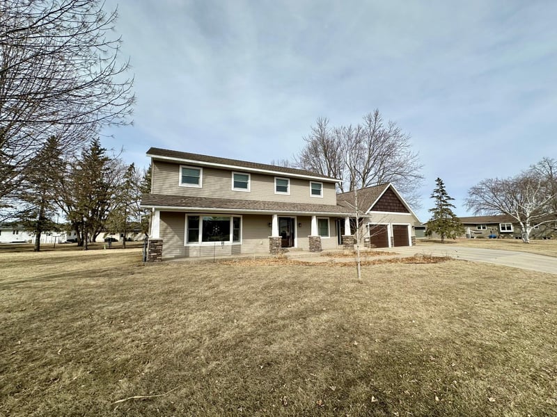 908 Lilac Dr, Sauk Centre, MN 56378