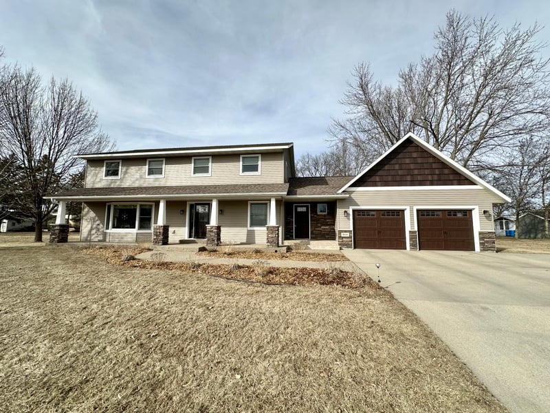 908 Lilac Dr, Sauk Centre, MN 56378