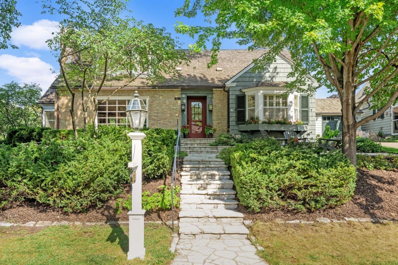 3332 W 56th St, Edina, MN 55410