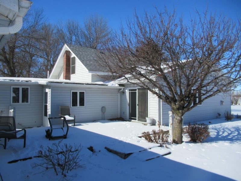 200 N Main Ave, Hills, MN 56138