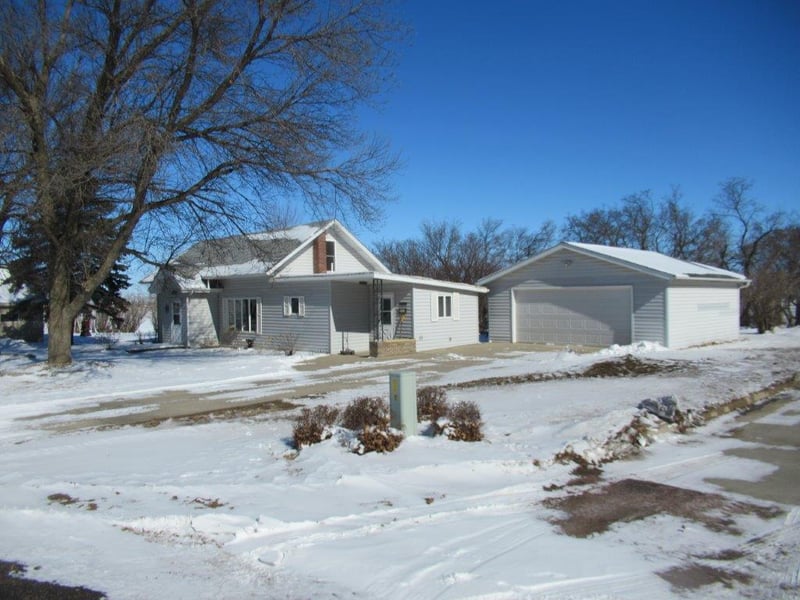200 N Main Ave, Hills, MN 56138