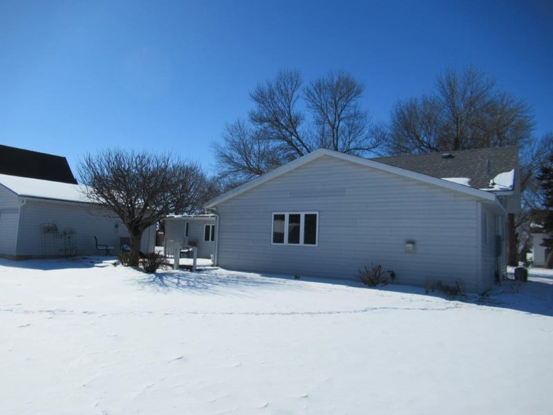 200 N Main Ave, Hills, MN 56138
