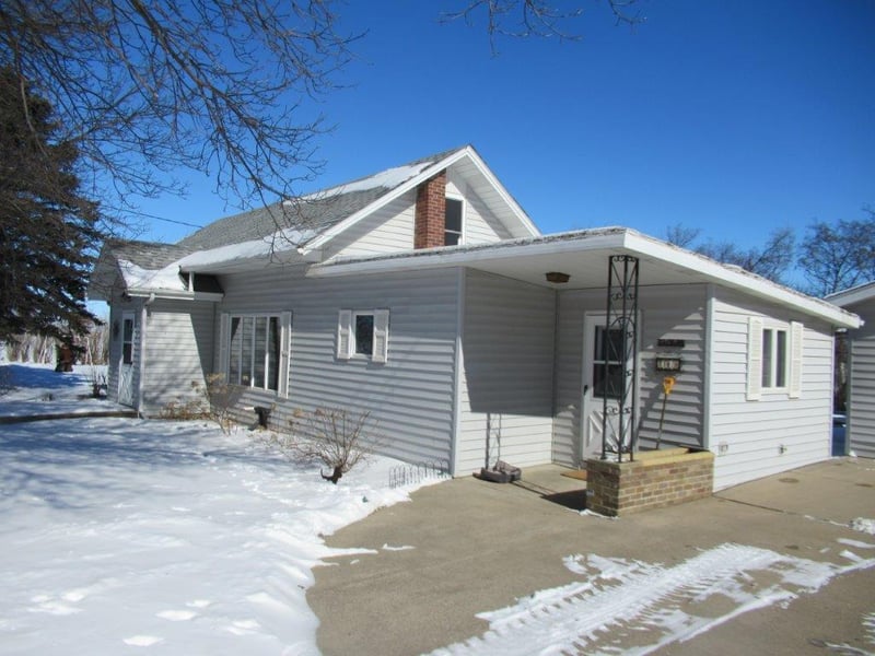 200 N Main Ave, Hills, MN 56138