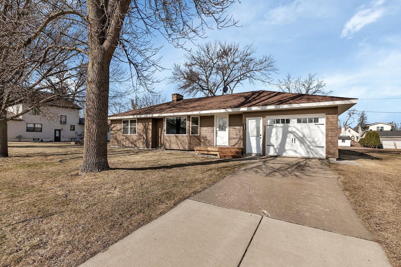 244 8th Ave S, Brownton, MN 55312