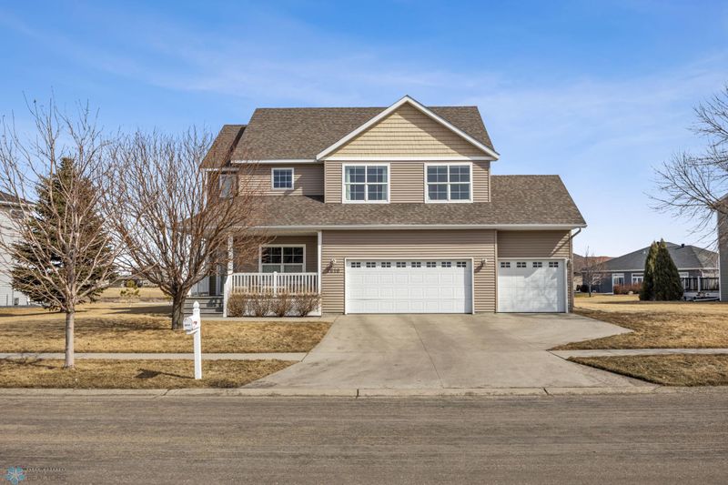 3810 15th St S, Moorhead, MN 56560