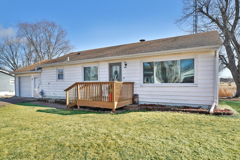 202 3rd St SE, Morristown, MN 55052