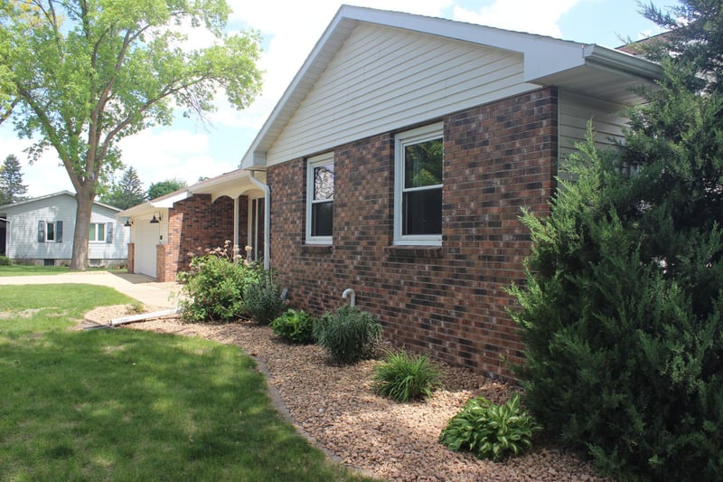 1010 Highland Dr, Blue Earth, MN 56013