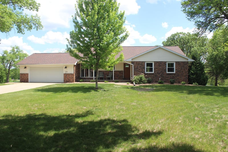 1010 Highland Dr, Blue Earth, MN 56013