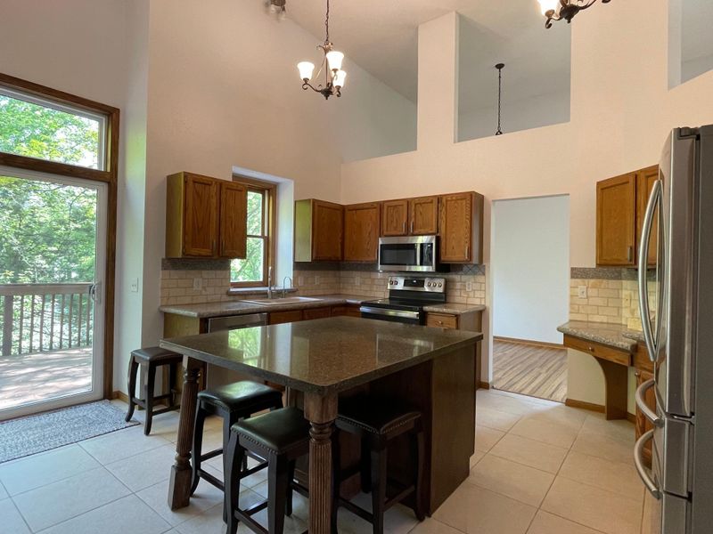 8948 Pinehurst Rd, Woodbury, MN 55125
