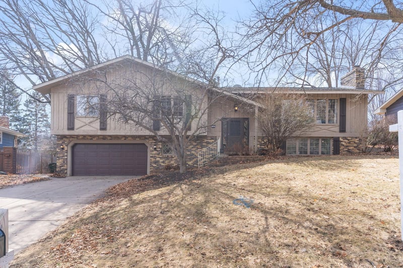 1560 Trollhagen Dr, Fridley, MN 55421