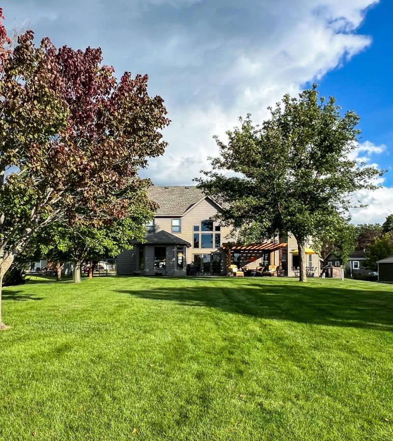 521 Chinook Ave SW, Avon, MN 56310