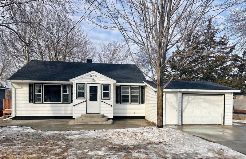 609 Martin Ave, Belgrade, MN 56312