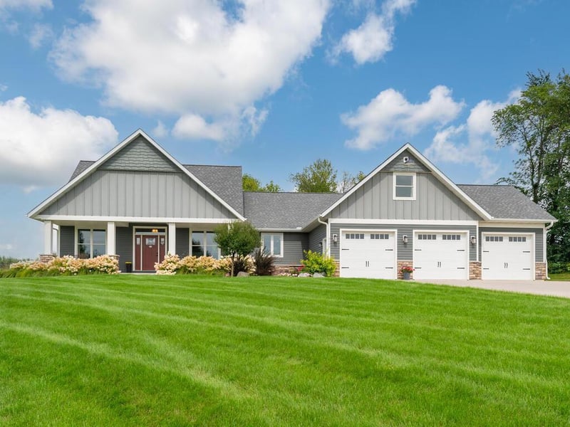 5180 Yvette St, Loretto, MN 55357