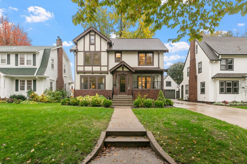 2238 Riverwood Pl, Saint Paul, MN 55104