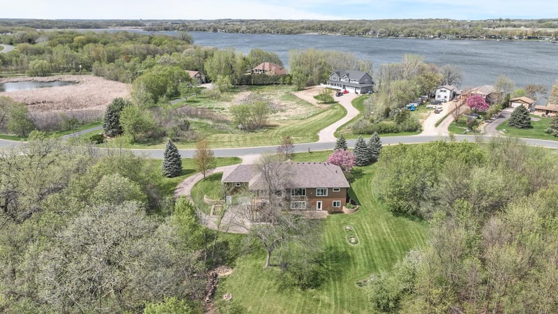 4665 S Lake Sarah Dr, Independence, MN 55359