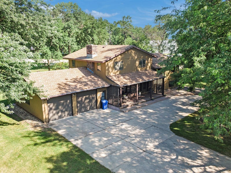 402 E 1st St, Hardwick, MN 56134
