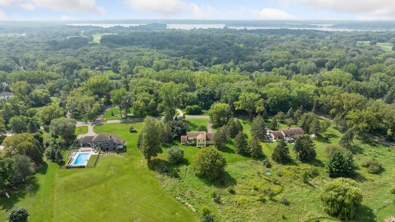9 Doral Rd, Dellwood, MN 55110