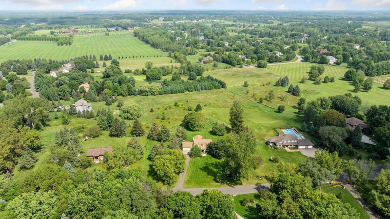 9 Doral Rd, Dellwood, MN 55110