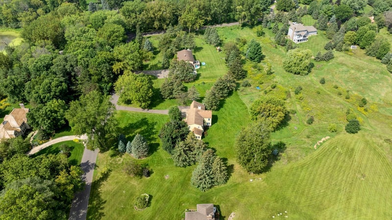 9 Doral Rd, Dellwood, MN 55110
