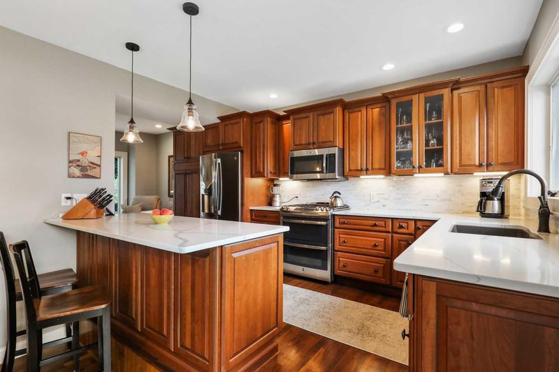 22 W Point Pl, Tonka Bay, MN 55331