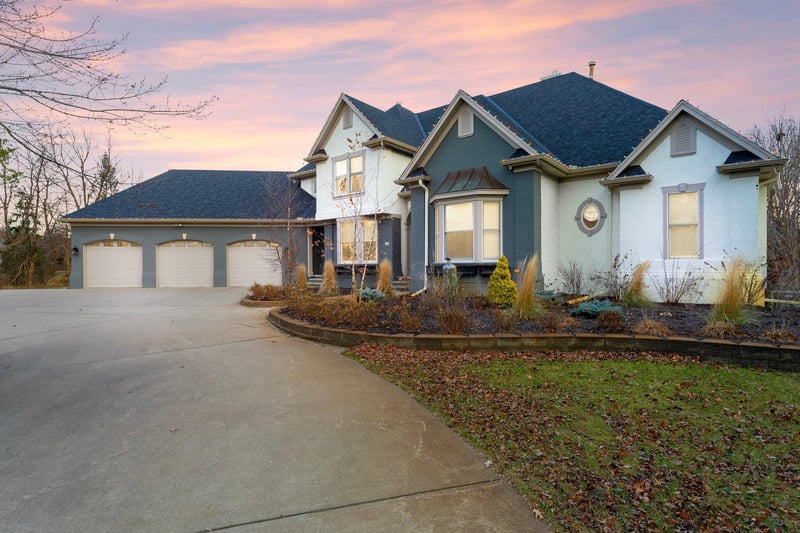 2 Brainard Way, North Oaks, MN 55127