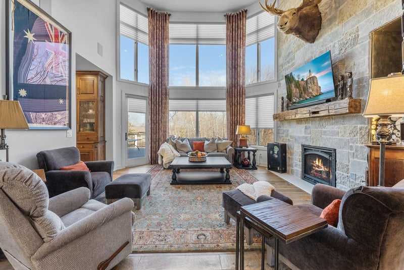2 Brainard Way, North Oaks, MN 55127