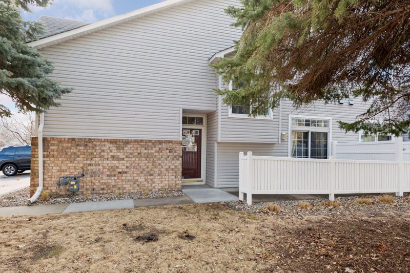 8494 Cortland Rd, Eden Prairie, MN 55344