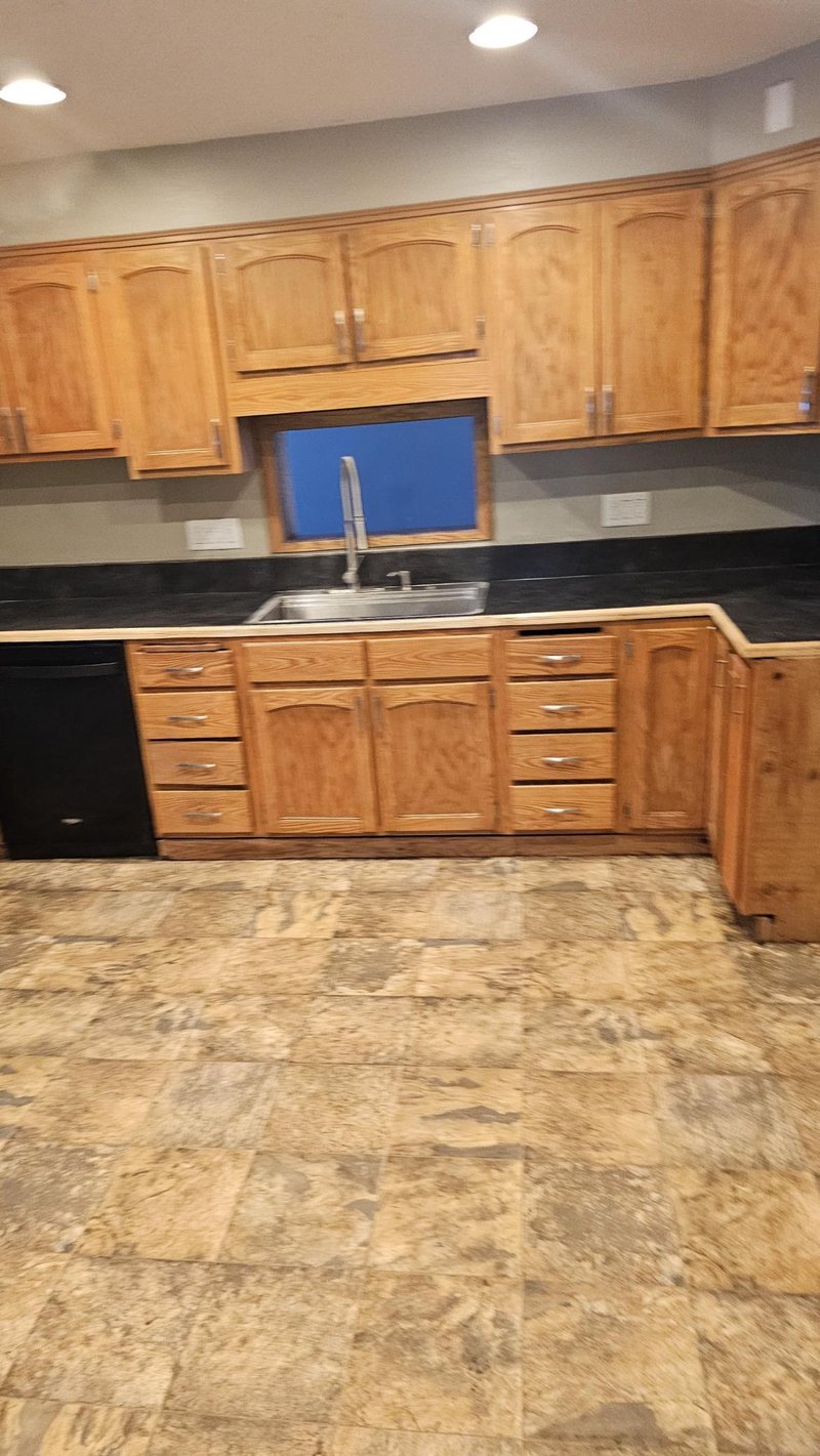 527 E Riverside Ave, Warren, MN 56762