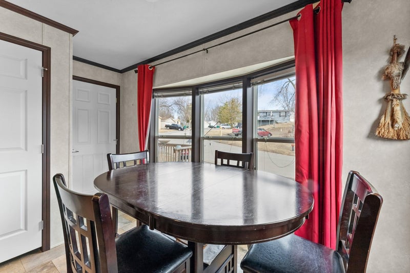 66 Kelly Rd, Chaska, MN 55318
