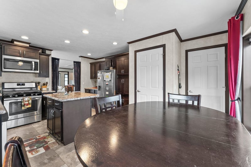 66 Kelly Rd, Chaska, MN 55318