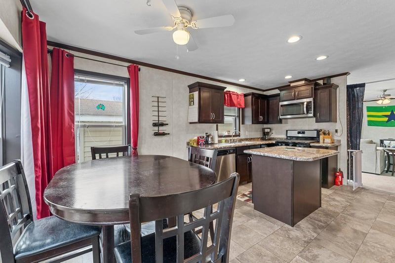 66 Kelly Rd, Chaska, MN 55318