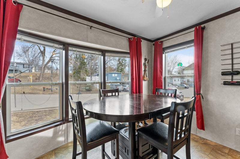 66 Kelly Rd, Chaska, MN 55318