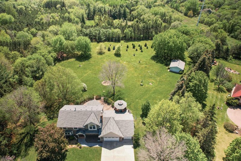 4864 Crown Ln, Woodbury, MN 55129