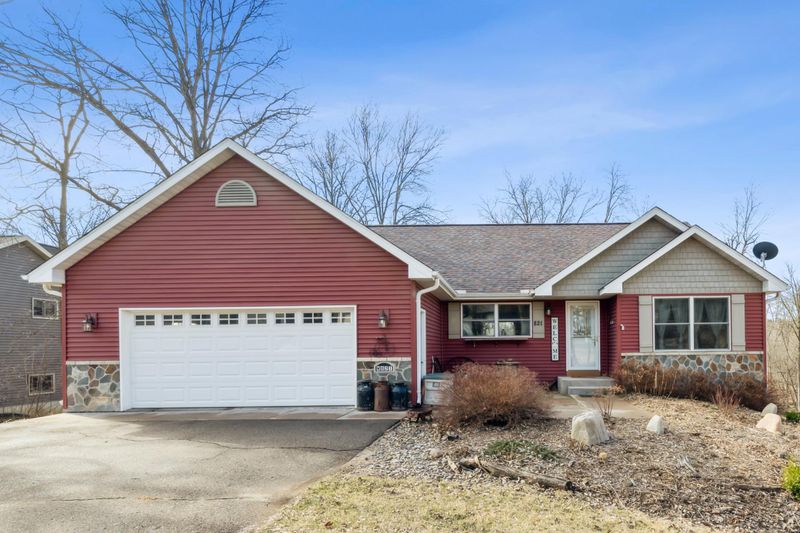 W821 Silver Fox Dr, Spring Valley, WI 54767