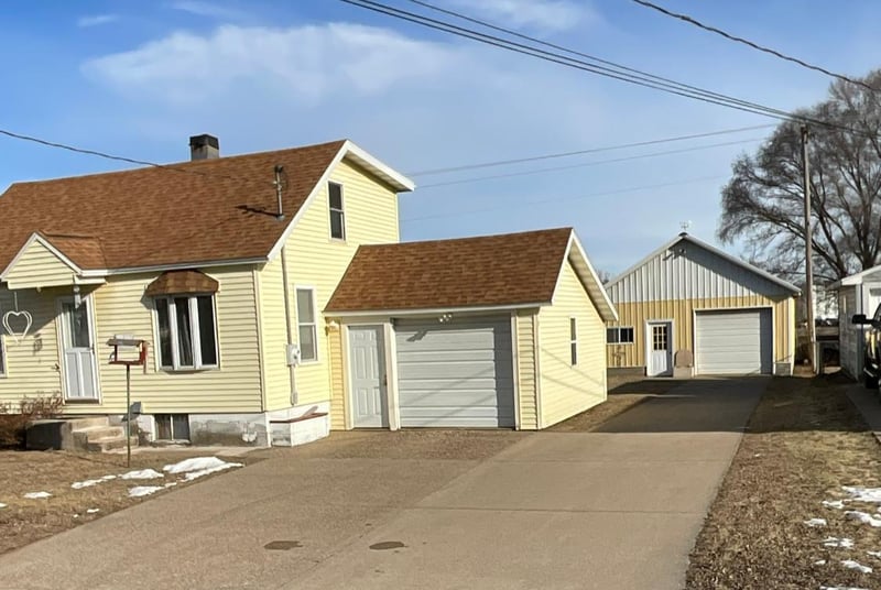 4732 W 5th St, Goodview, MN 55987